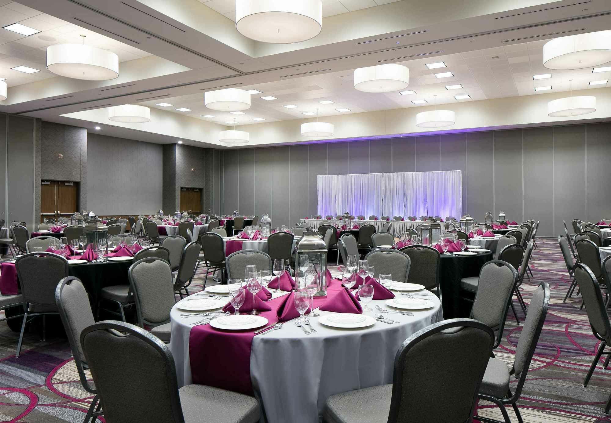 Courtyard By Marriott Omaha Bellevue At Beardmore Event Center Bagian luar foto