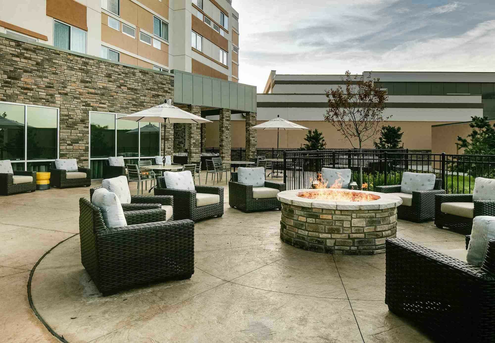 Courtyard By Marriott Omaha Bellevue At Beardmore Event Center Bagian luar foto